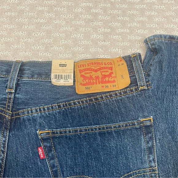 Levis 501 Jeans Mens 36X34 100% Cotton Denim Button Fly Blue Jeans - Picture 6 of 6